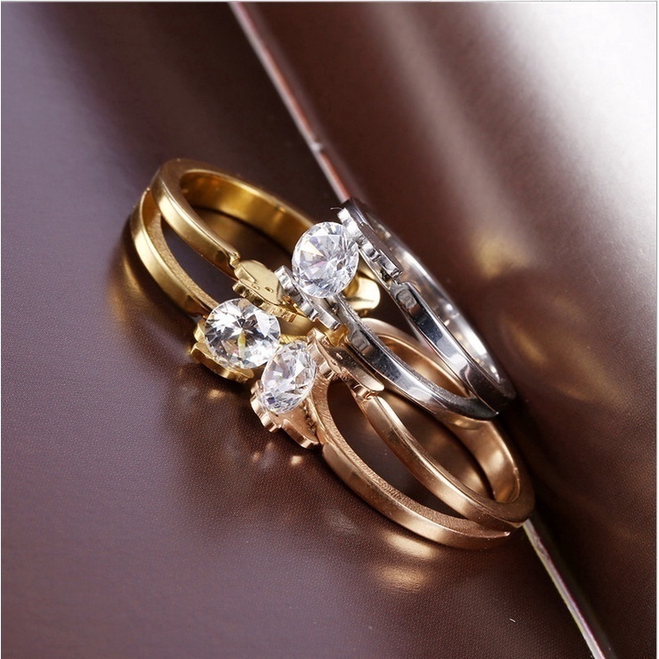 Cincin Stainless Steel 2 Sisi Motif Beruang Aksen Berlian Imitasi untuk Wanita