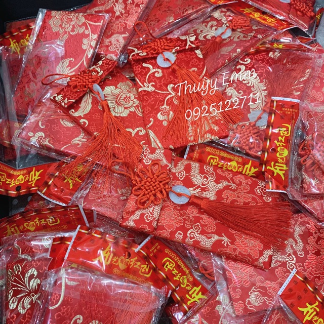 Bao lì xì cưới tết vải gấm đỏ kèm ngọc bội treo | BigBuy360 - bigbuy360.vn