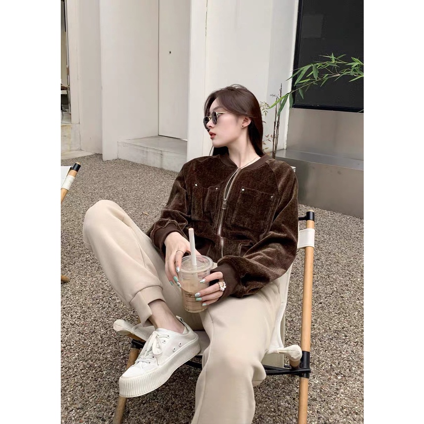 Áo khoác nữ nhung tăm croptop túi hộp 2 màu đen nâu phong cách ulzzang hàn quốc. Aó bomber dáng ngắn quảng châu