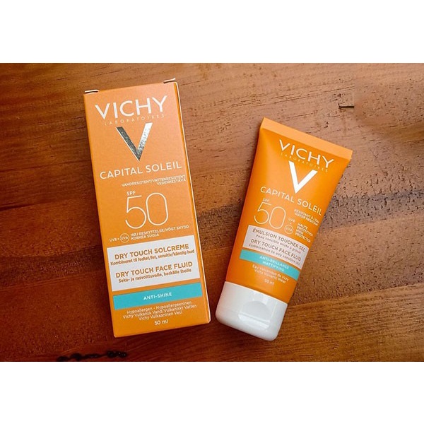Kem Chống Nắng Vichy Capital Soleil SPF50+ Không Gây Nhờn Rít Không Màu Dành Cho Da Dầu Và Nhạy Cảm 50ml - Balan Shop