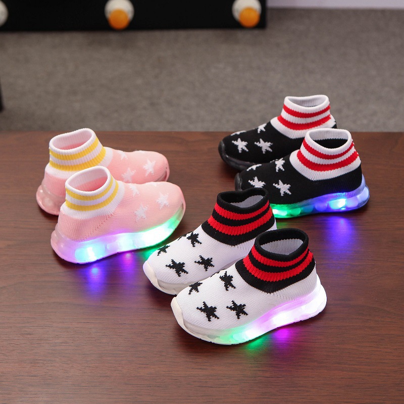 Mới Giày Thể Thao Đế Mềm Chống Trượt Thoáng Khí Có Đèn Led Cho Bé