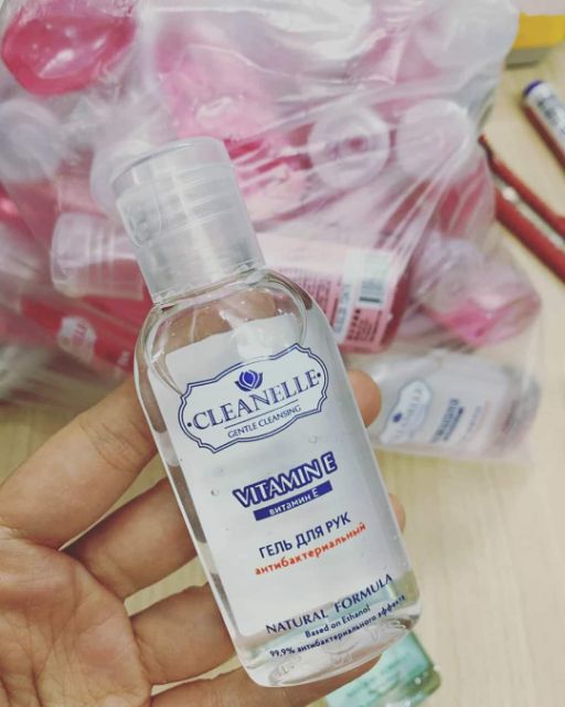 Gel rửa tay khô Nga Natural Formula Cleanelle