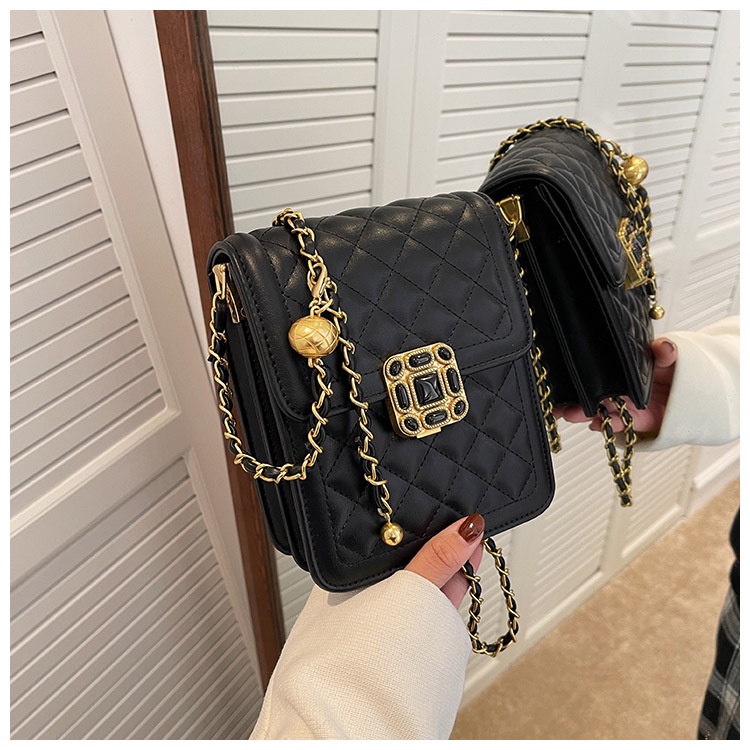 Túi đeo vai IELGY màu đen phối dây xích đính đá thời trang sang trọng cho nữ