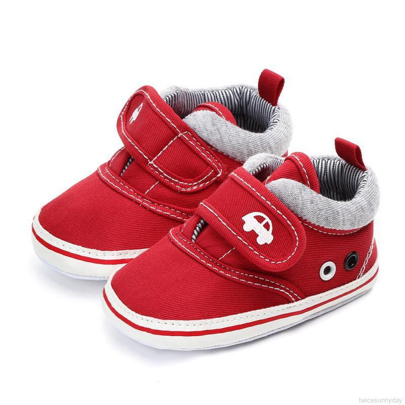 Giày Sneaker tập đi cho bé tiện lợi
