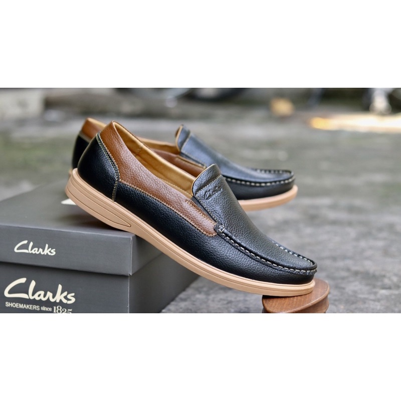Giày lười CLARKS chính hãng cho nam da bò mềm, nhập khẩu Thái Lan, đế khâu chỉ may chắc chắn.