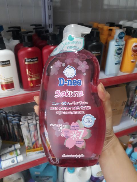 Sữa tắm Dnee 800ml