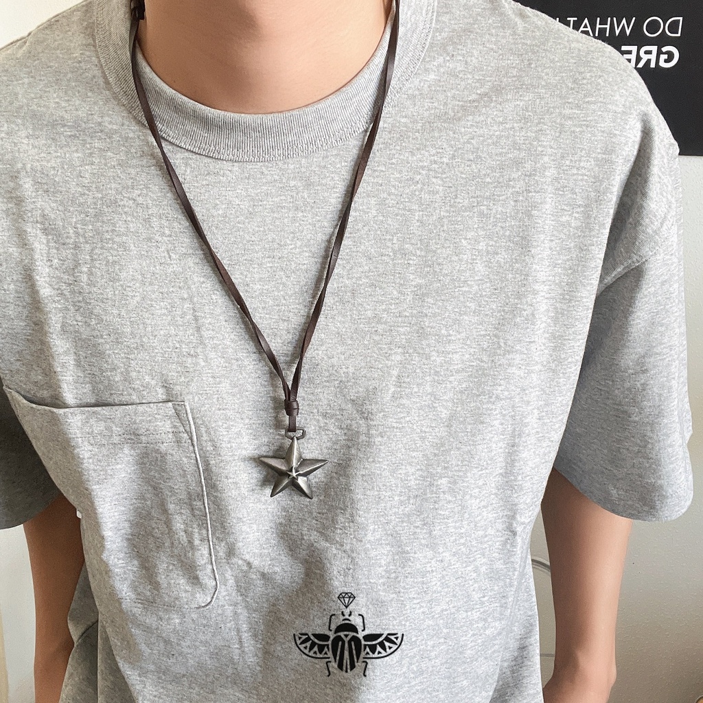 Vòng cổ Da Bò Mặt Ngôi Sao Năm Cánh Đơn Giản Có Thể Điều Chỉnh Được Thiết Kế Dài Và Đa Năng Cho Nam