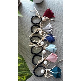 Cột tóc hoa loa kèn