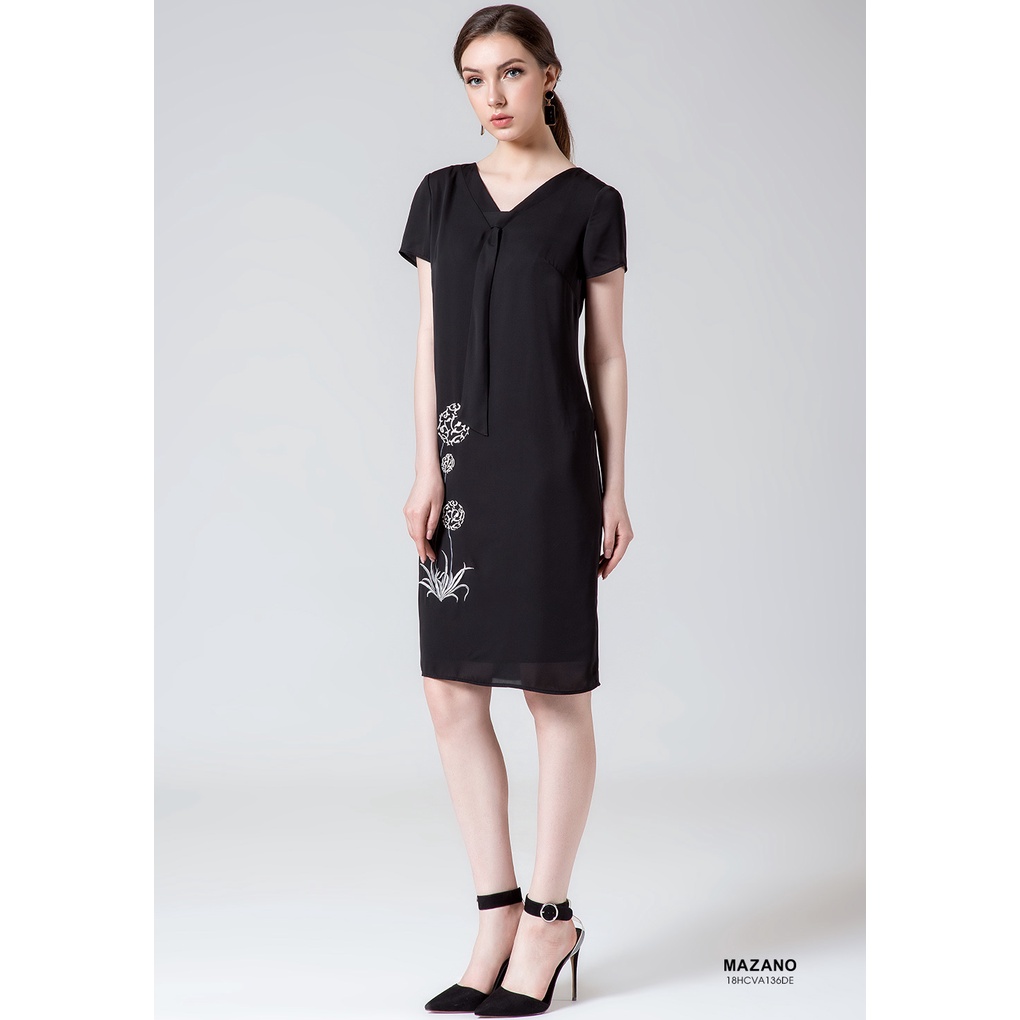 Váy đen thắt nơ thêu hoa MAZANO MS 18HCVA136DE