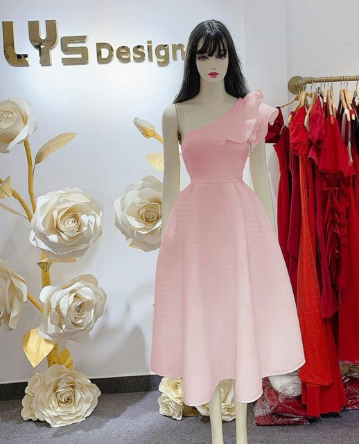 Đầm xoè lệch vai bèo