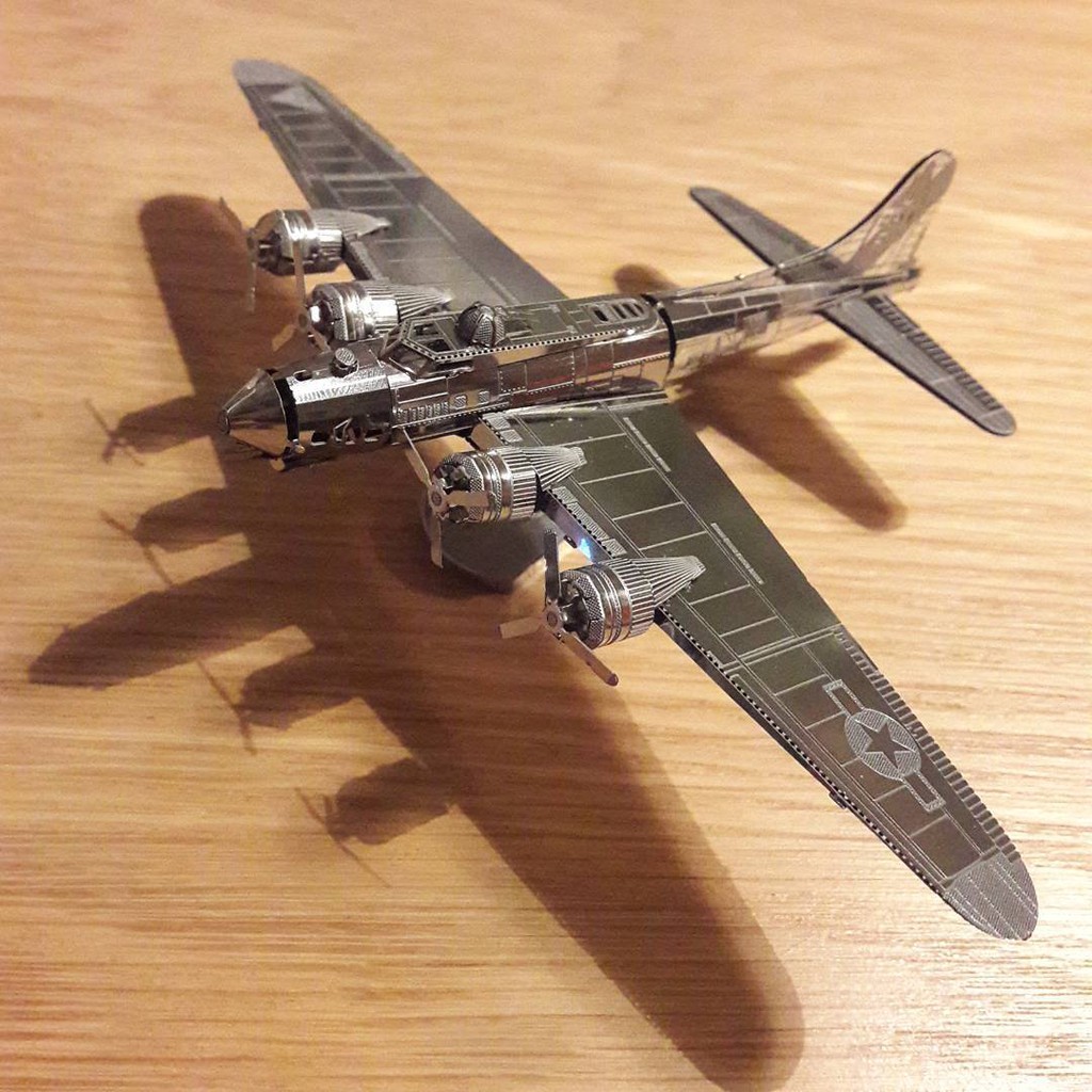 Mô hình 3D kim loại lắp ráp máy bay ném bom hạng nặng B-17 Flying Fortress [Chưa lắp]