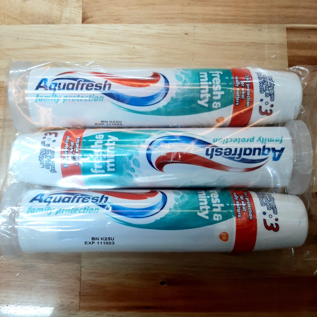 1 cây kem đánh răng 3 màu Aquafresh fresh & minty, dạng xịt 100ml