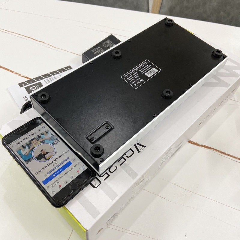 Phơ bàn guitar điện Mooer GE250