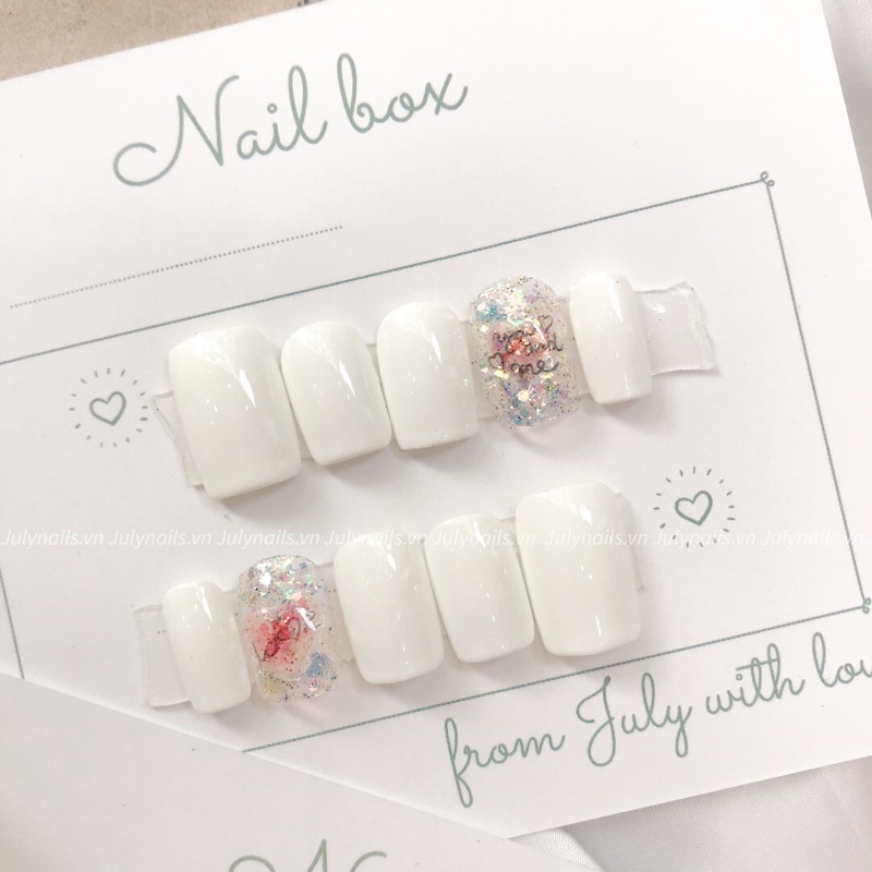 Móng úp thiết kế form ngắn màu trắng ẩn nhũ julynails.vn nb092