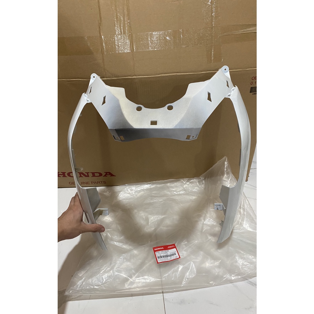 Bộ ốp nhựa quây trước - chữ M HONDA LEAD 110 năm 2009-2011 màu Trắng. 64301GGE900ZB