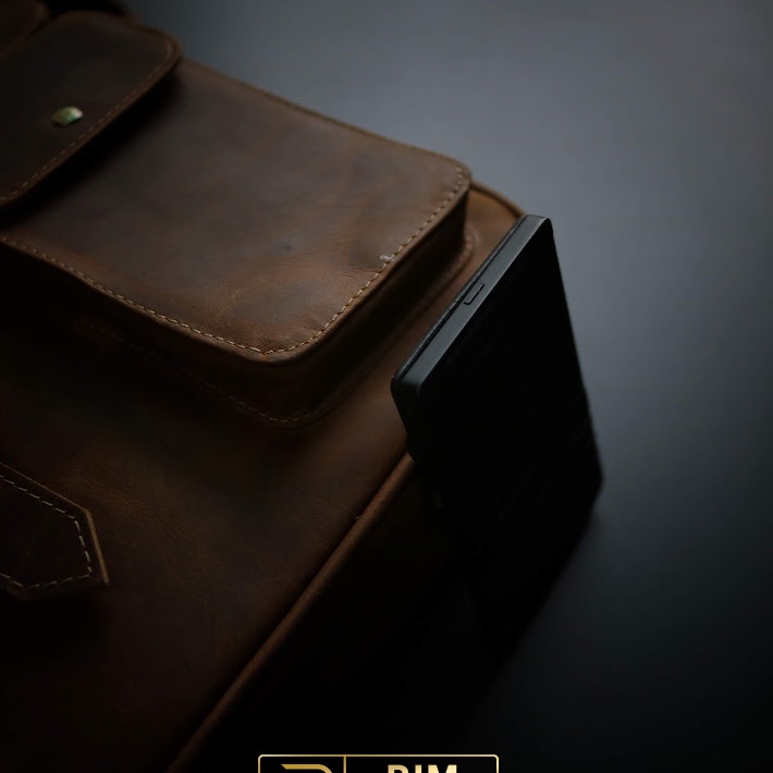 Túi đeo chéo da bò sáp. Độc đẹp lạ