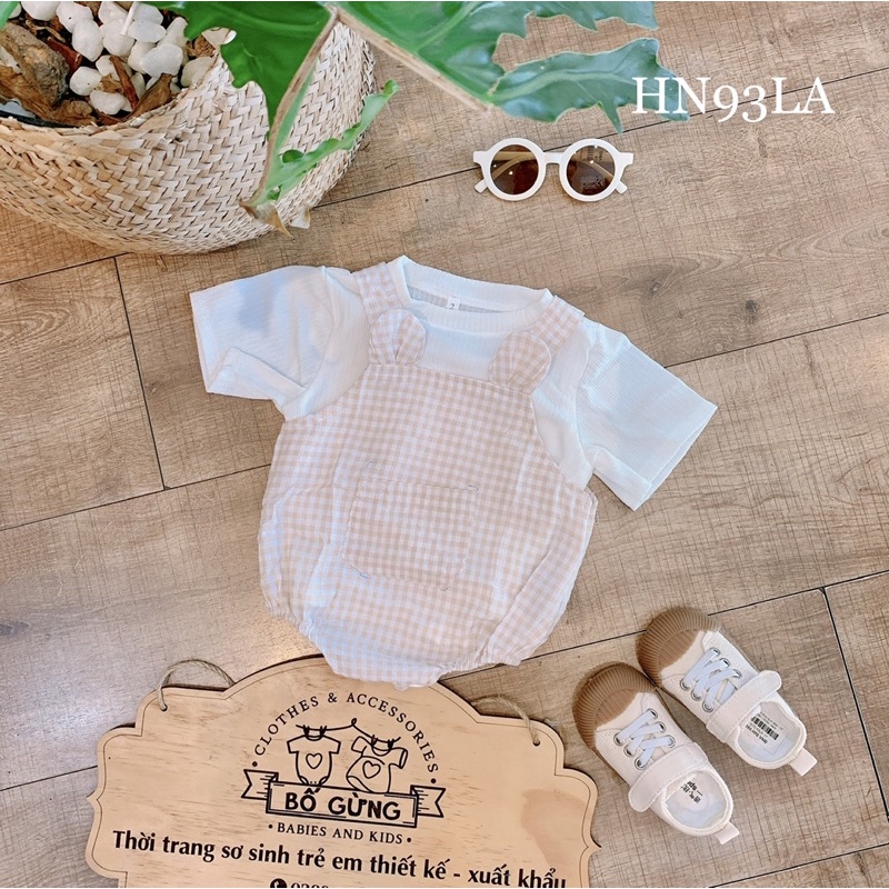 Bộ áo kèm yếm kẻ vuông