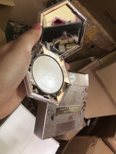 Phấn Bắt Sáng Fenty Beauty Diamond Bomb | BigBuy360 - bigbuy360.vn