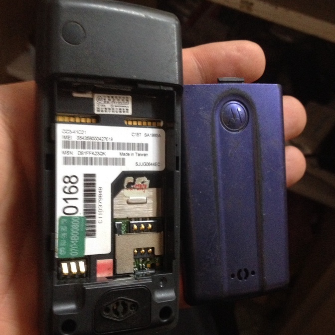 Xác MOTOROLA C157  mất đèn màn , không tét gì thêm, máy không bin