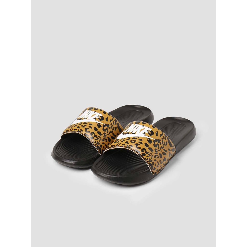 - Dép Nike Victorio One Slides CN9676 700 - Hàng chính hãng - Voss Authentic