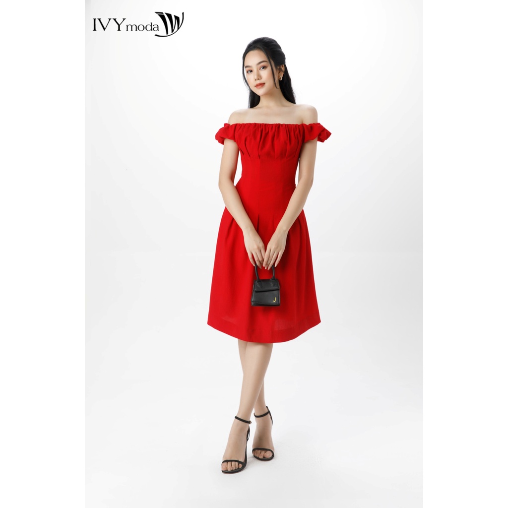 Đầm lụa trễ vai nhấn chun IVY moda MS 48B9287
