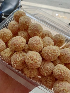 Nem chua bi lăn bột