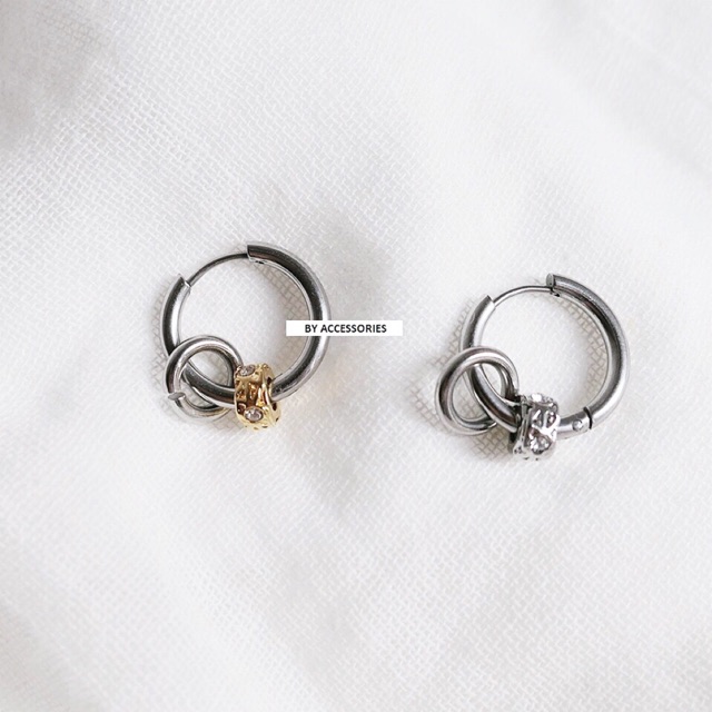 Bông tai titan unisex tròn phối charm đính đá không gỉ UE191002