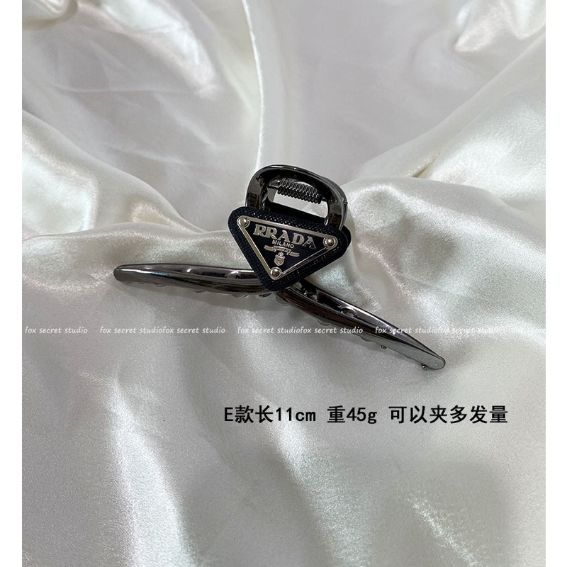 Kẹp Tóc Kim Loại Hình Tam Giác In Chữ Lớn Thời Trang Cao Cấp