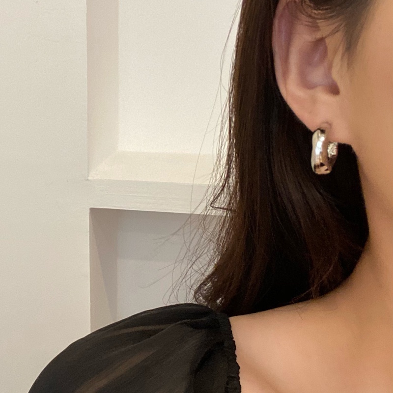 Đôi Khuyên Tai Hình Chữ C Xếp Ly Kiểu Đơn Giản Thời Trang Mùa Hè Cho Nữ