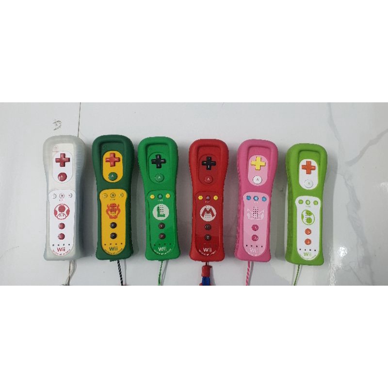 Tay Wii remote Plus Mario, Luigi, Peach, Bowser, Toss, Yoshi, Zelda bản giới hạn