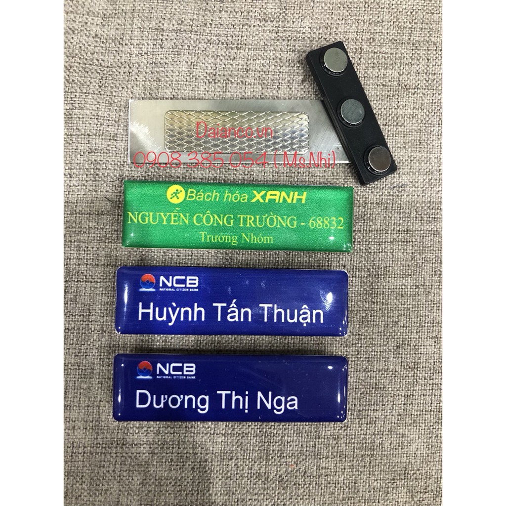 Bảng tên nhân viên cài áo chất liệu inox đổ keo trong suốt