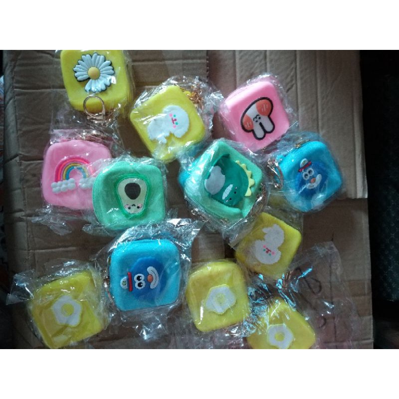 Ví Pop ít kèm móc khóa