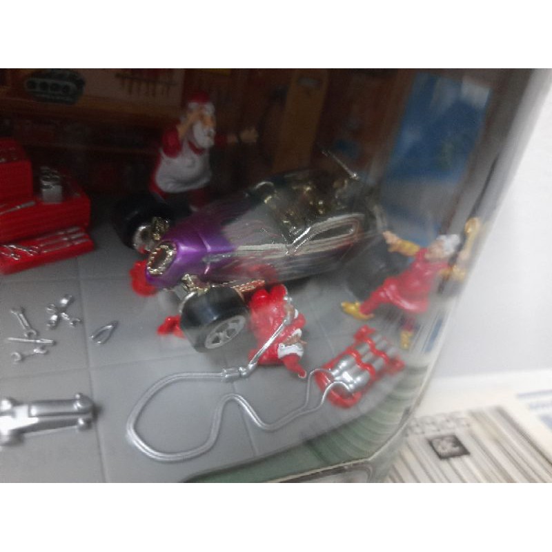 xe Hotwheels Santa 🎅  Hotrod xe và 3 figures , phiên bản noel đặc biệt