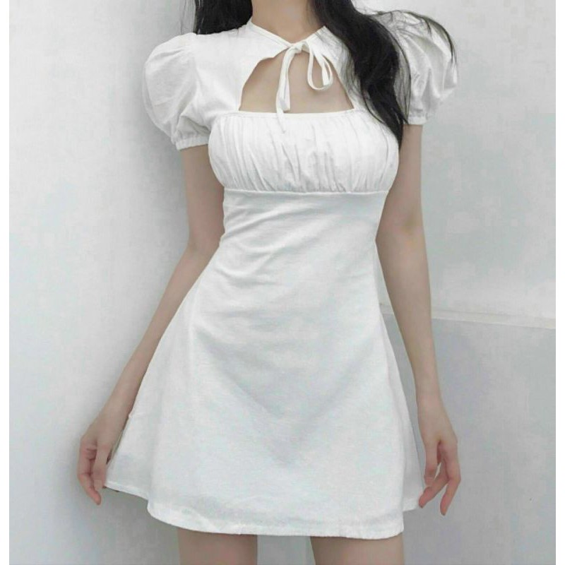 Đầm trơn khoét ngực nơ cổ.