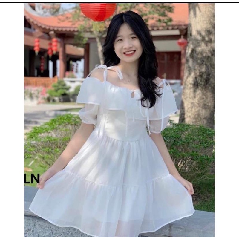 váy trễ vai dây
