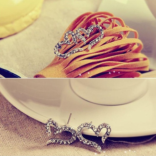 Cặp khuyên tai tạo hình trái tim độc đáo thời trang