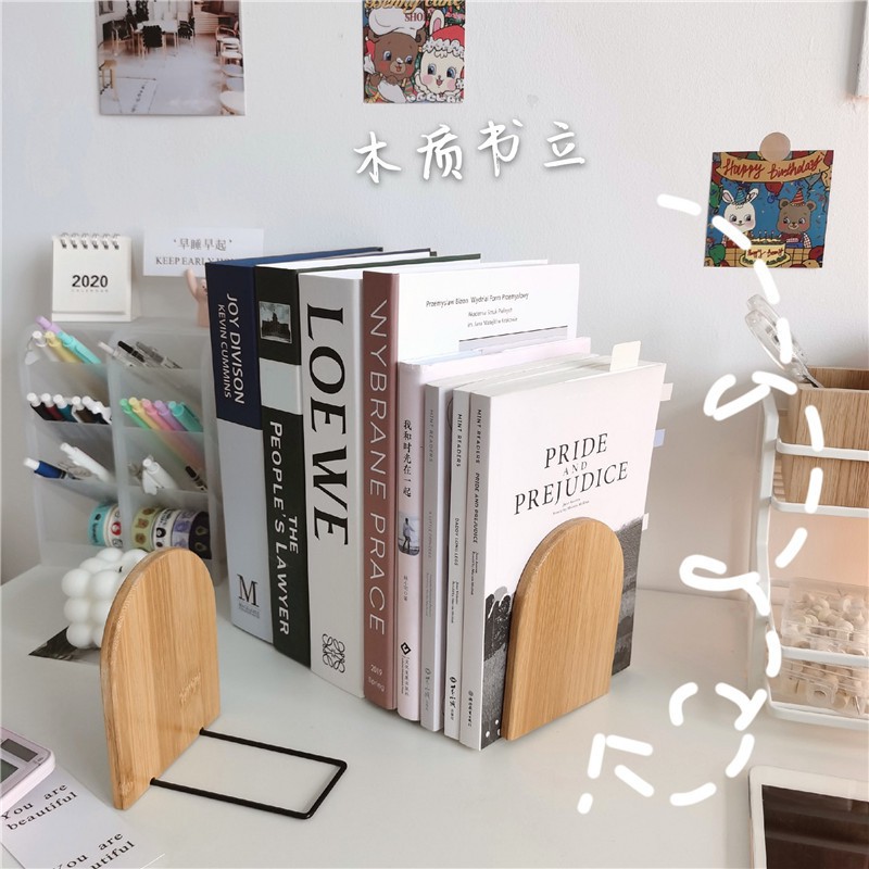 Giá sách bằng gỗ thiết kế sáng tạo