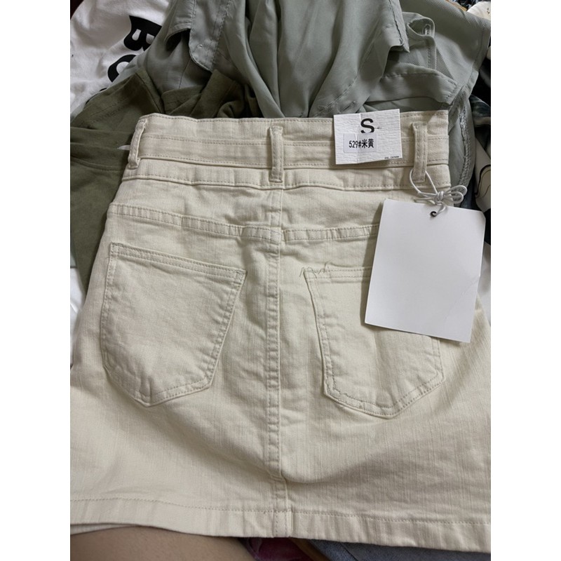 chân váy jean chữ A 3 khuy 3 màu đen be xanh | BigBuy360 - bigbuy360.vn