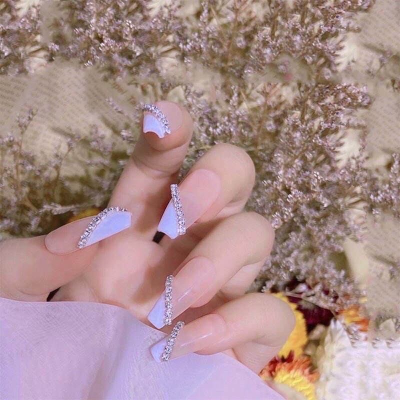 Đá dây đính móng siêu sáng đẹp dài 1 mét