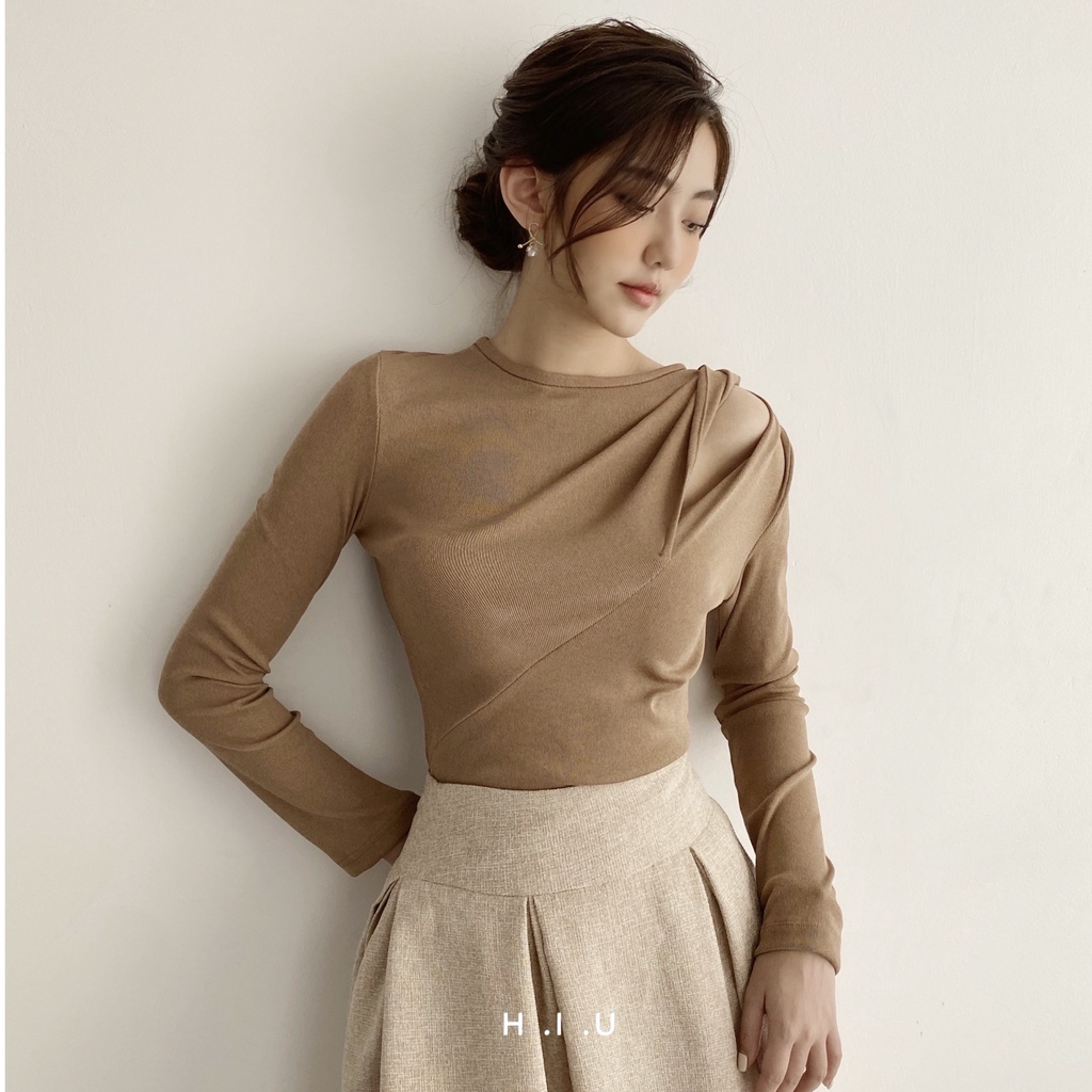 Áo len Cut out  beige H.I.U ROOM, chất len gân dày dặn. HIU desgin 2021