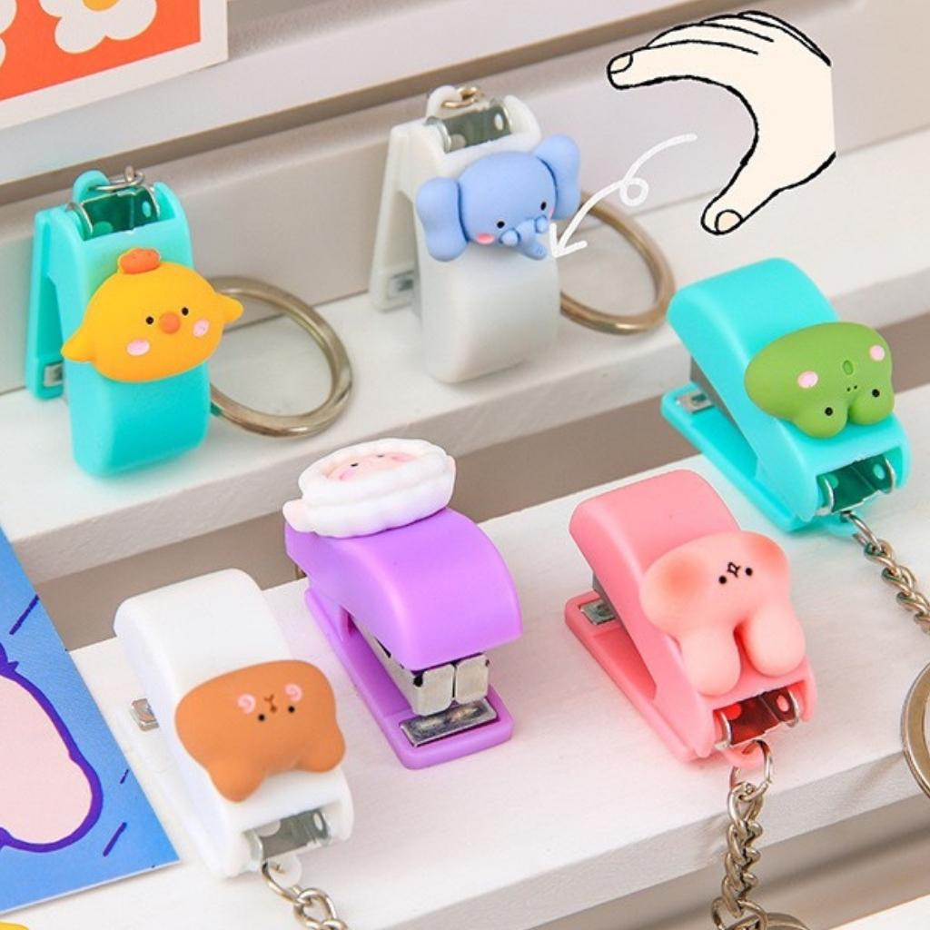 Đồ bấm ( dập ghim) móc khóa đính charm dễ thương , tiện lợi