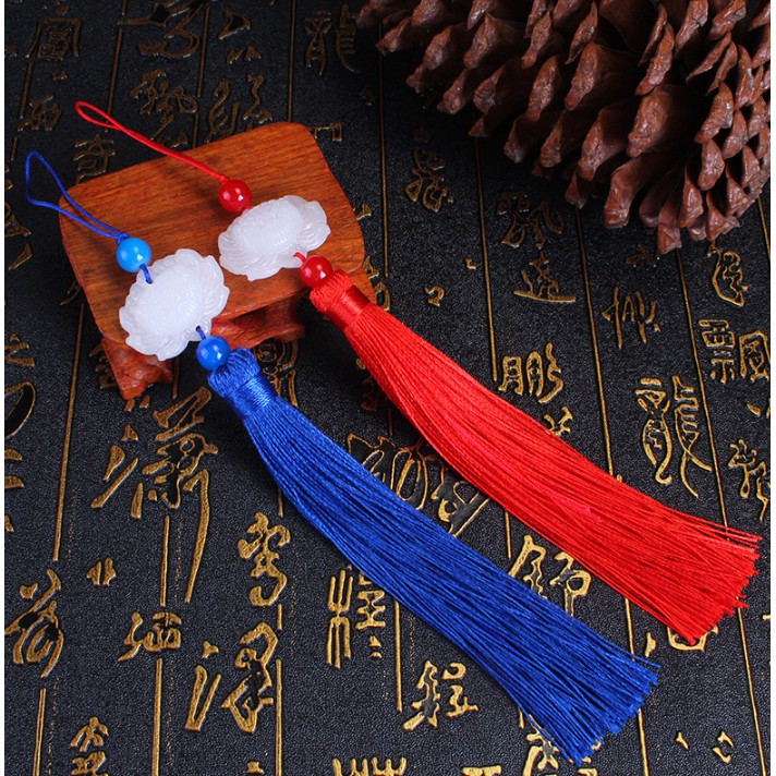 Ngọc bội hoa sen, Tua rua trang trí tam sinh tam thế