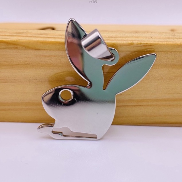 Mặt dây chuyền Playboy, Trang sức Unisex cá tính bằng titan nguyên chất, trangsucmoiluatuoi.RIN