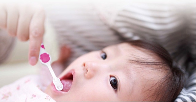 Bàn chải đánh răng cho bé từ 1-3 tuổi KUKU KU1127