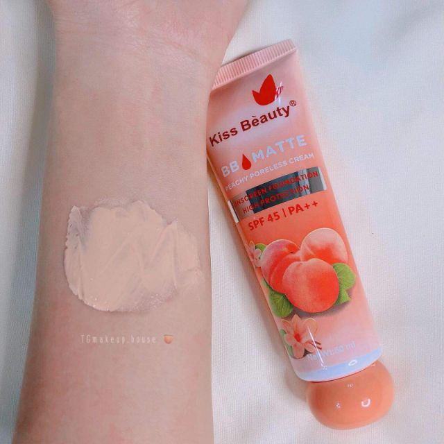 GIÁ SIÊU RẺ Kem nền BB Cream đào 2in1 của Kiss Beauty (có chống nắng SPF45 và che khuyết điểm) Hàng chính hãng