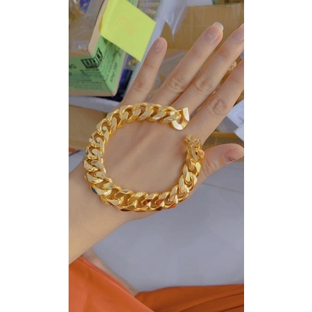 Lắc titan mang không đen 1 cây. Khoá có kí hiệu. Có thể tháo điều chỉnh theo size tay