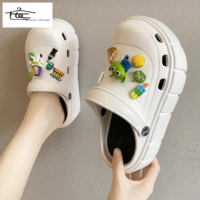 Dép Sandal Mùa Hè Đế Dày Đục Lỗ Thoáng Khí Dễ Thương Dễ Phối Đồ Cho Nữ