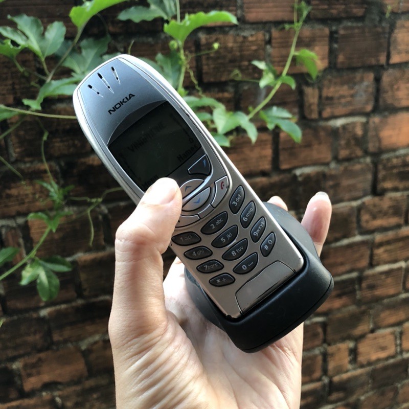 Điện Thoại Nokia 6310 Màu Bạc Kèm Đế Sạc