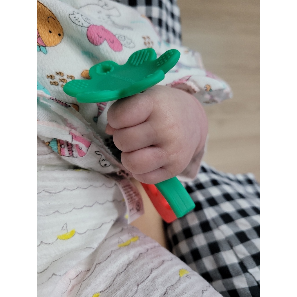 Set 2 đồ chơi gặm nướu từ silicon phong cách Hàn Quốc kèm hộp đựng vệ sinh