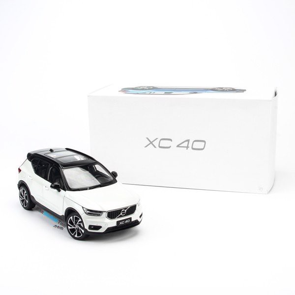 Mô hình xe Volvo XC40 1:18 Dealer